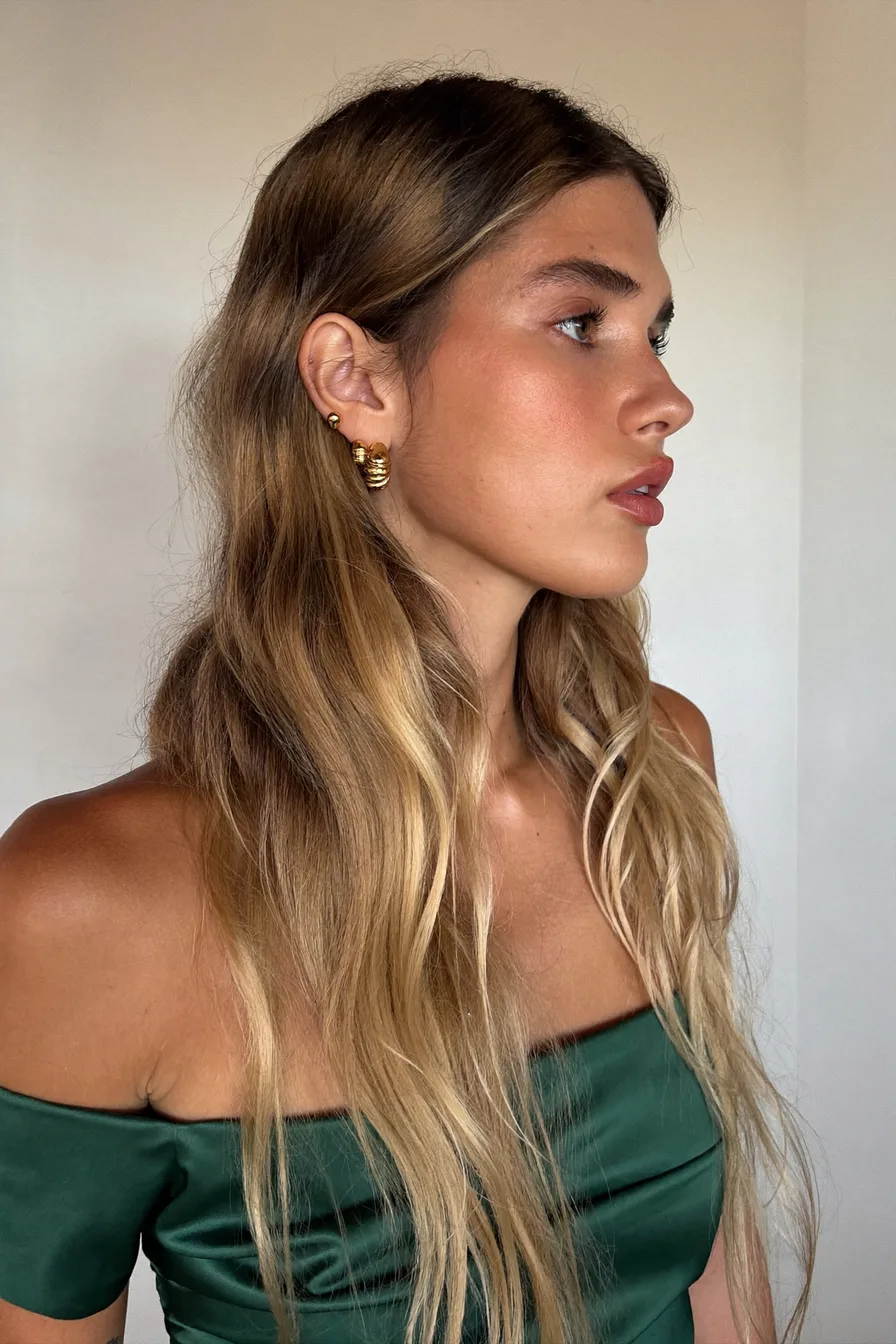 Effortlessly Chic Extra-Long Layered Waves for Natural Movement