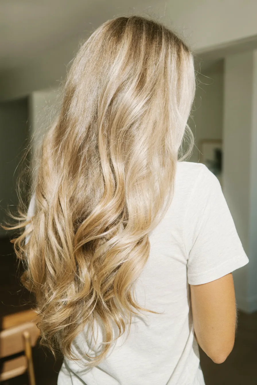 Shiny Honey Blonde Long Layered Waves for Effortless Volume