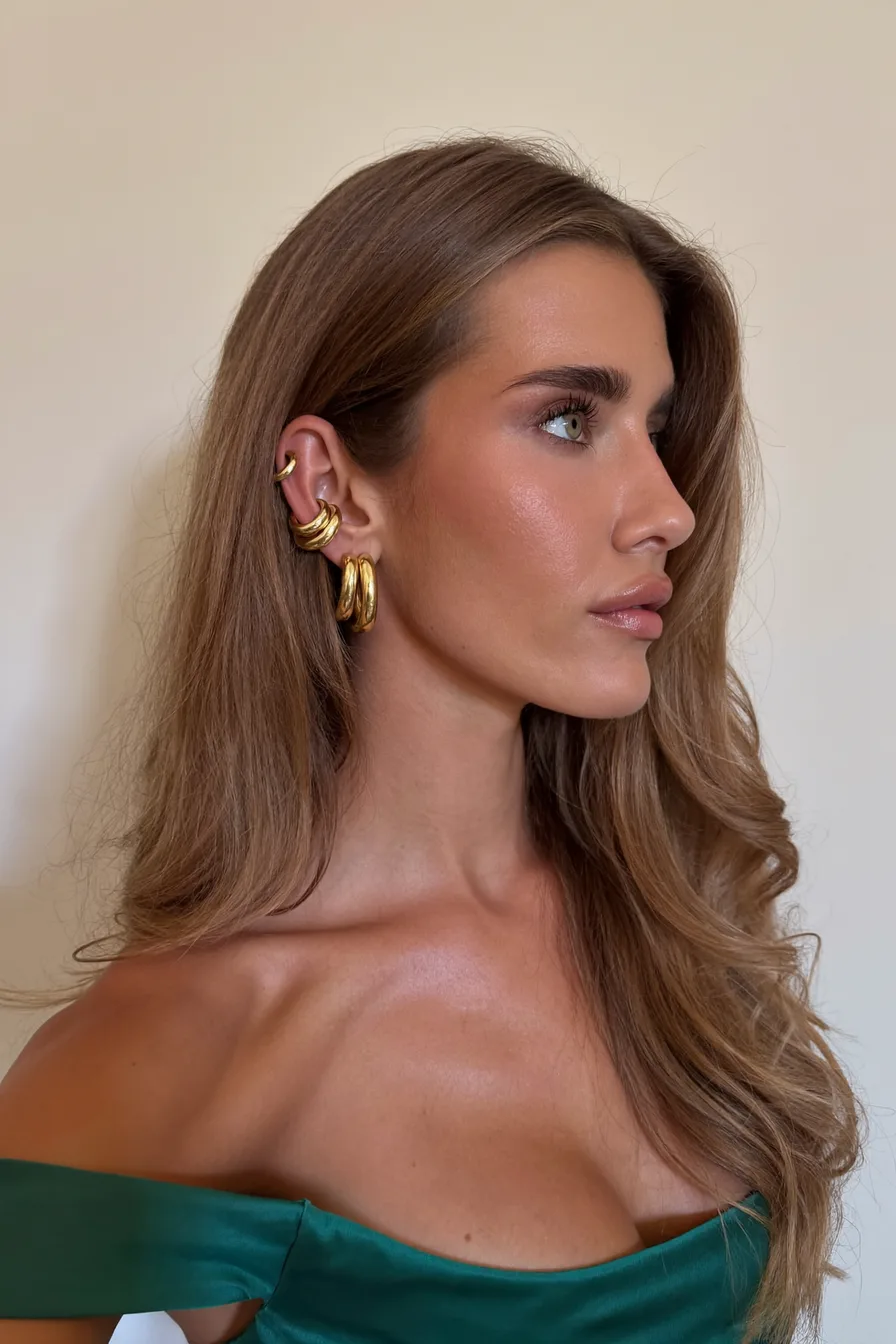 Elegant Long Layered Haircut with Soft Face-Framing Layers
