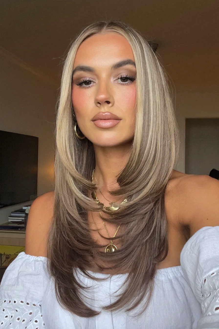 Layered Shoulder-Length Balayage Blonde with Face-Framing Dimension