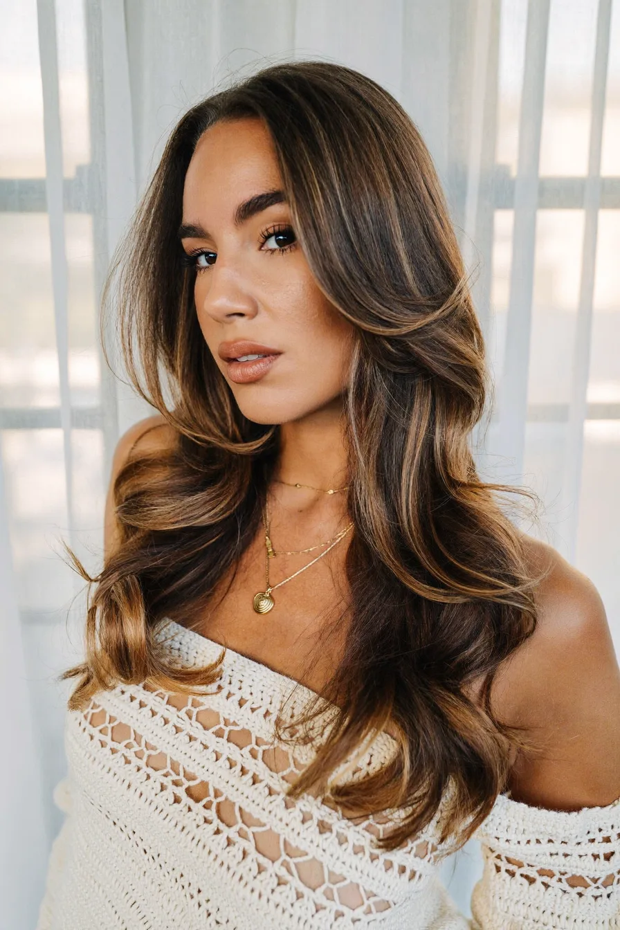 Chic Caramel Brown Wavy Long Layered Hair with Soft Face-Framing Layers