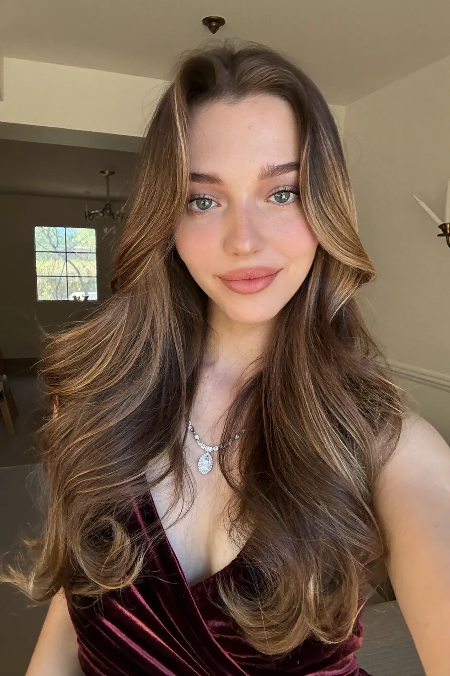 Soft Glamorous Wavy Long Layered Hair with Face-Framing Highlights